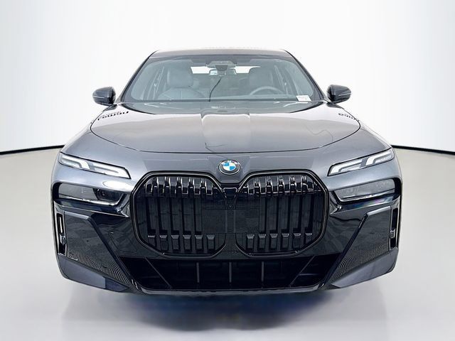 Used 2026 BMW 760i xDrive AWD/4WD image 2