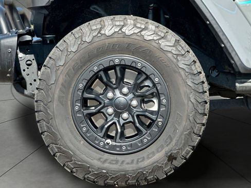 Used 2023 Jeep Wrangler Unlimited Rubicon 4xe image 32