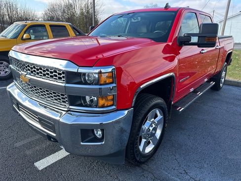 Used 2019 Chevrolet Silverado 2500 LT w/ LT Convenience Package image 3