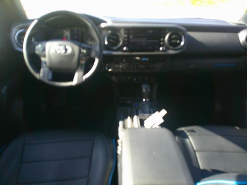 Used 2021 Toyota Tacoma TRD Off-Road w/ Technology Package image 30