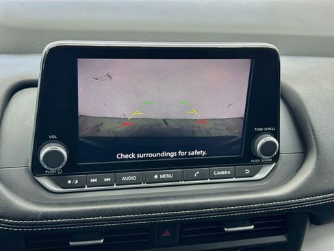 Used 2025 Nissan Rogue SV FWD image 10