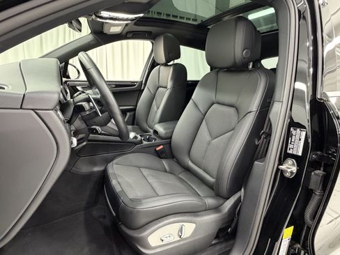 Certified 2026 Porsche Macan AWD/4WD image 27