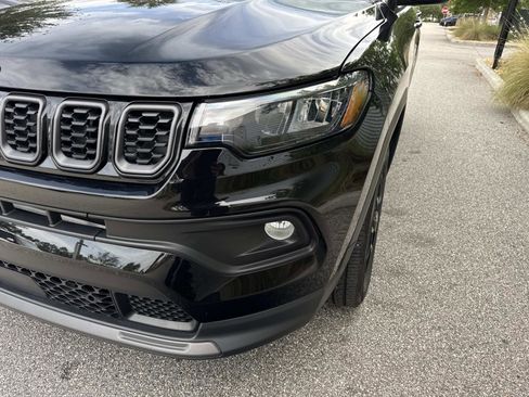 Used 2025 Jeep Compass Latitude w/ Altitude Special Edition AWD/4WD image 9