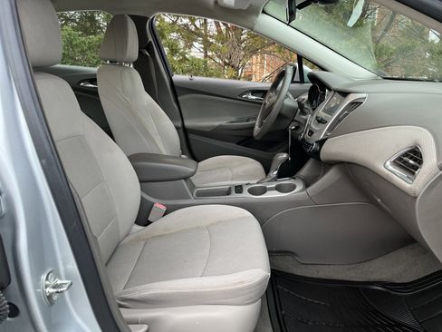 Used 2018 Chevrolet Cruze LS image 30