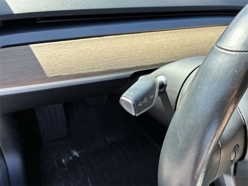 Used 2018 Tesla Model 3 Long Range image 17