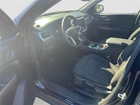 Used 2023 GMC Acadia SLE image 15