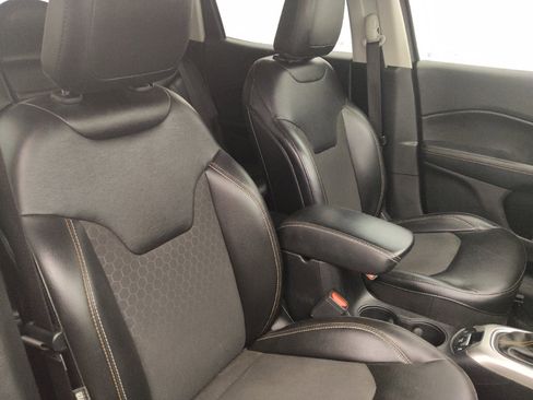 Used 2019 Jeep Compass Latitude FWD image 21