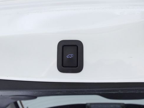 Used 2017 Toyota Highlander Limited image 12