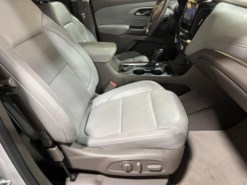 Used 2020 Chevrolet Traverse LT w/ LT Premium Package FWD image 17
