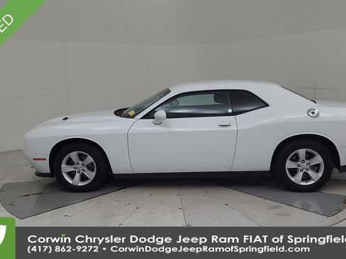 Used 2016 Dodge Challenger SXT image 9