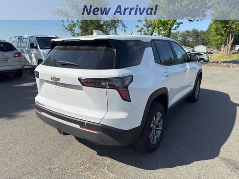 Used 2025 Chevrolet Equinox LT AWD/4WD image 3