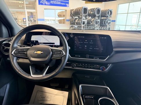 Used 2025 Chevrolet Equinox LT AWD/4WD image 9