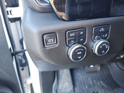 Used 2024 GMC Sierra 1500 SLE image 32