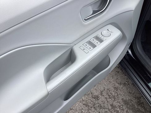 Used 2025 Hyundai Kona Limited AWD/4WD image 11