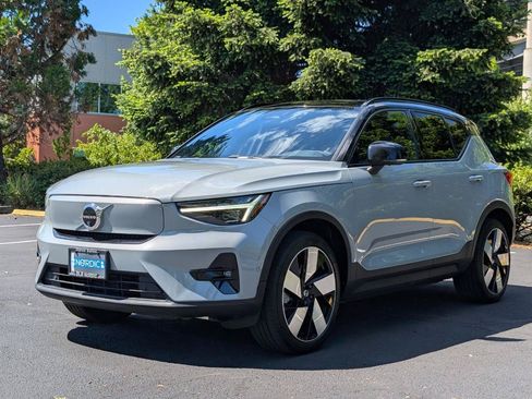 Used 2024 Volvo XC40 Recharge Plus w/ Protection Package Premier AWD/4WD image 3