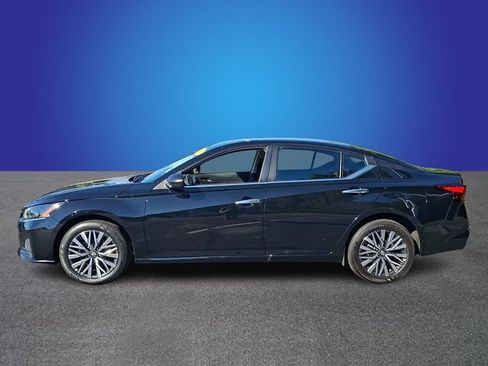 Used 2025 Nissan Altima 2.5 SV AWD/4WD image 7