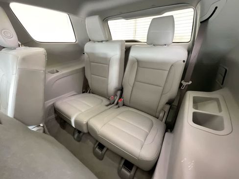 Used 2018 GMC Acadia SLT AWD/4WD image 24
