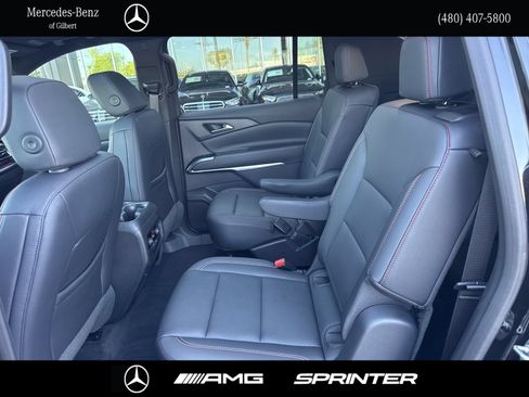 Used 2025 Chevrolet Traverse Z71 w/ Driver Confidence Package AWD/4WD image 19