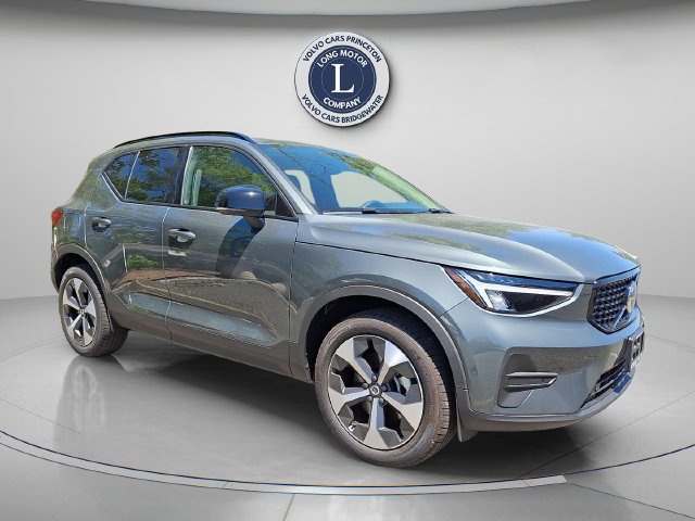 New 2026 Volvo XC40 B5 Core w/ Climate Package AWD/4WD image 3
