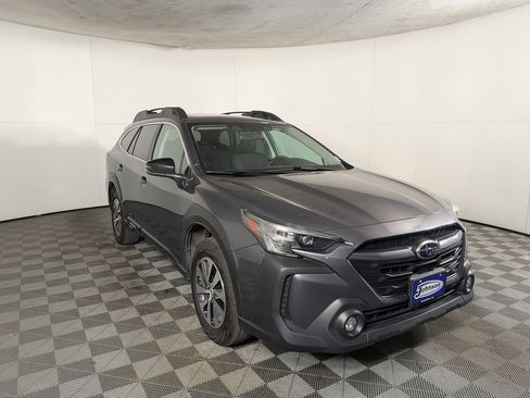 Used 2025 Subaru Outback Premium image 5