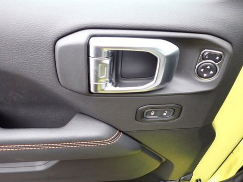 Used 2023 Jeep Gladiator Mojave w/ Cold Weather Group image 17