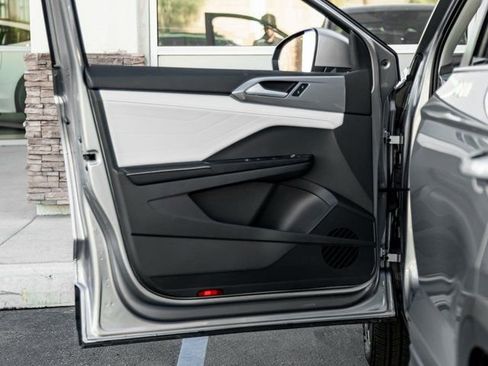 Used 2025 Volkswagen Taos SEL w/ Black Wheel Plus Package image 11