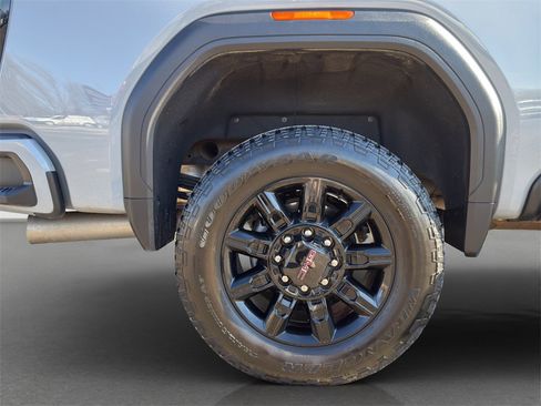 Used 2025 GMC Sierra 2500 AT4 w/ AT4 Premium Plus Package image 16