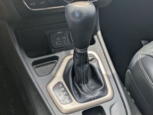 Used 2015 Jeep Cherokee Limited w/ Luxury Group FWD image 13