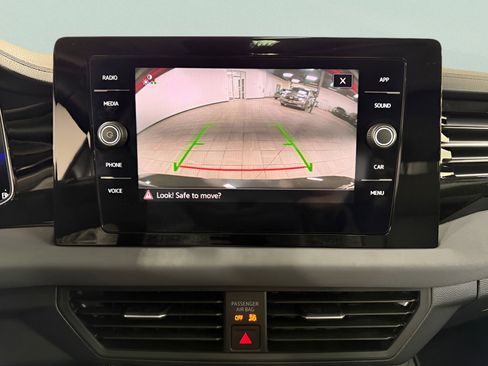 Certified 2025 Volkswagen Jetta SE image 15