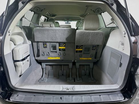 Used 2011 Toyota Sienna LE w/ Towing Pkg FWD image 27