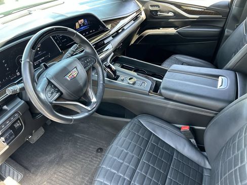 Used 2024 Cadillac Escalade ESV Sport Platinum w/ LPO, ONYX Package AWD/4WD image 10