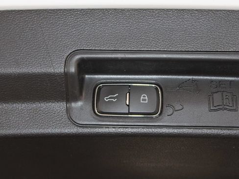 Used 2021 Ford Explorer Limited w/ Equipment Group 301A RWD image 14