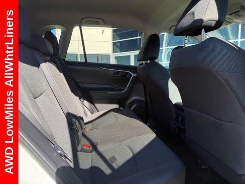 Used 2022 Toyota RAV4 LE AWD/4WD image 12