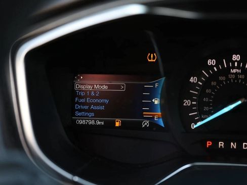 Used 2018 Ford Fusion SE w/ Fusion SE Technology Package FWD image 22
