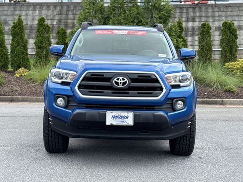 Used 2017 Toyota Tacoma SR5 w/ Tow Package RWD image 3