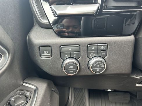 New 2025 GMC Sierra 2500 SLE w/ SLE Value Package; image 19