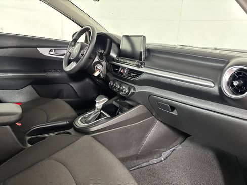 Used 2022 Kia Forte LXS FWD image 27