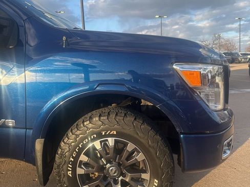 Used 2018 Nissan Titan PRO-4X w/ Pro-4x Convenience Package image 2