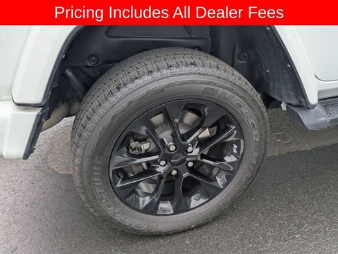 Used 2022 Jeep Wrangler Unlimited Sahara AWD/4WD image 7