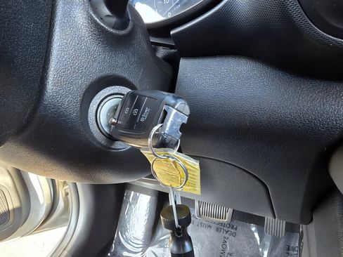 Used 2021 Hyundai Venue SE image 28