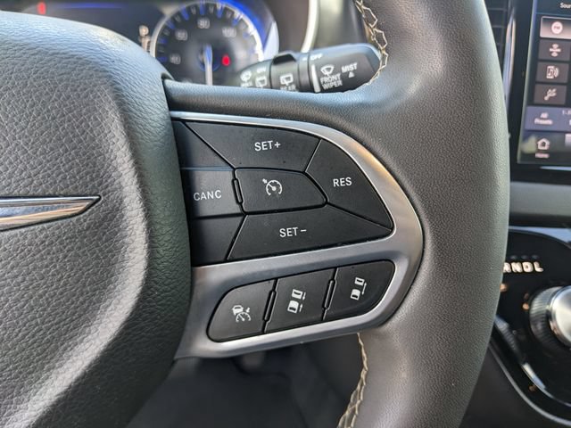 Used 2025 Chrysler Pacifica Select FWD image 33