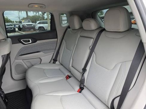 Certified 2022 Jeep Compass Latitude w/ Convenience Group FWD image 16