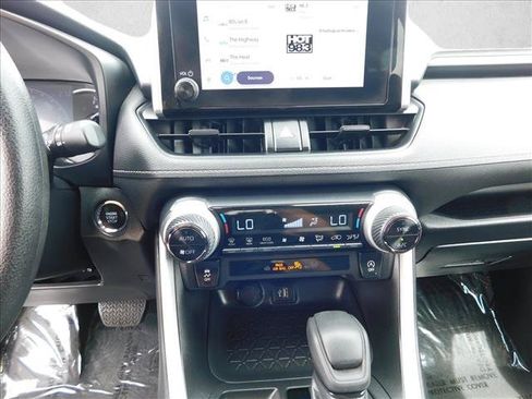 Used 2025 Toyota RAV4 XLE AWD/4WD image 21