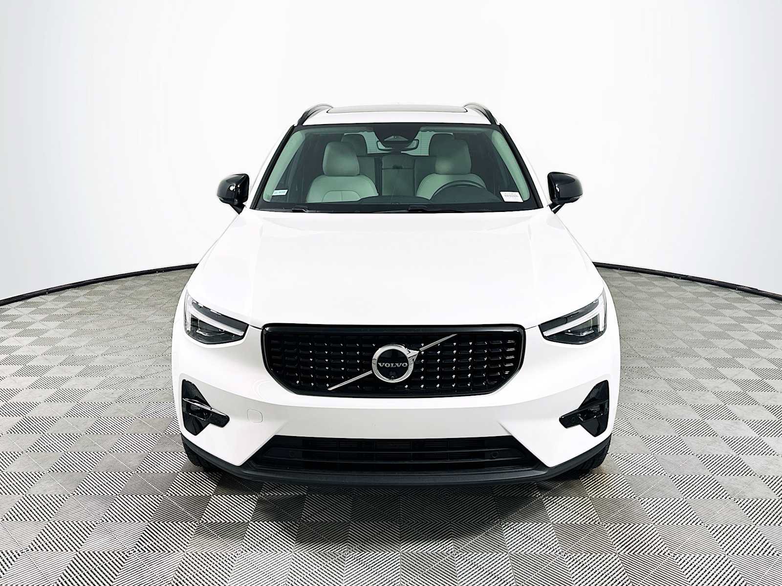 Used 2026 Volvo XC40 B5 Ultra w/ Climate Package AWD/4WD image 2