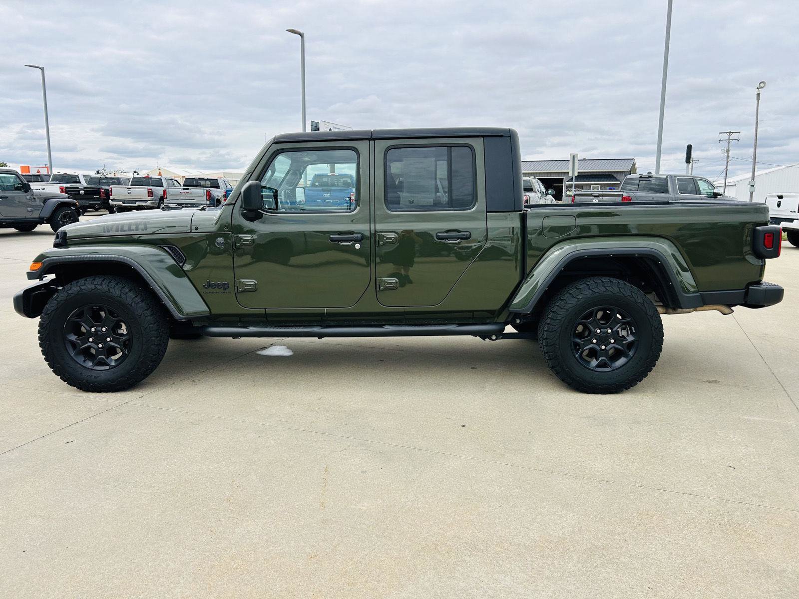 Used 2023 Jeep Gladiator Sport AWD/4WD image 30