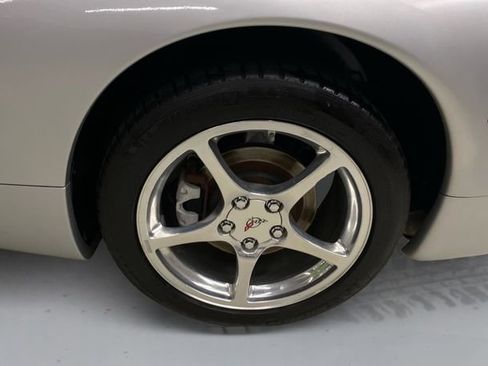 Used 2001 Chevrolet Corvette Coupe w/ Preferred Equipment Group2 RWD image 17