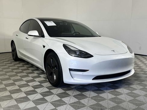 Used 2021 Tesla Model 3 Standard Range Plus image 1