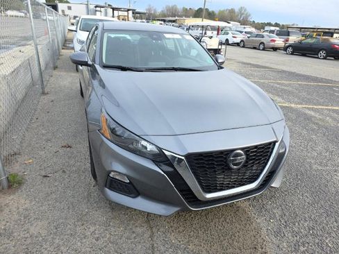 Used 2022 Nissan Altima 2.5 S image 2