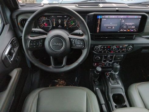 Used 2024 Jeep Gladiator Mojave AWD/4WD image 16