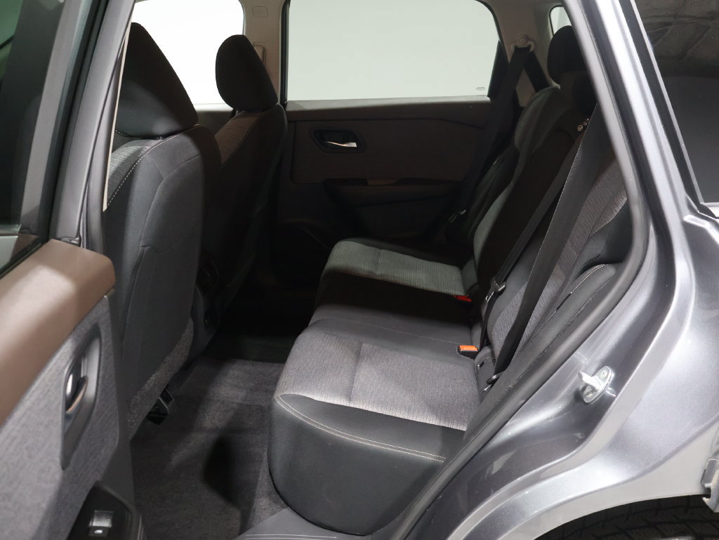 Used 2023 Nissan Rogue SV AWD/4WD image 18